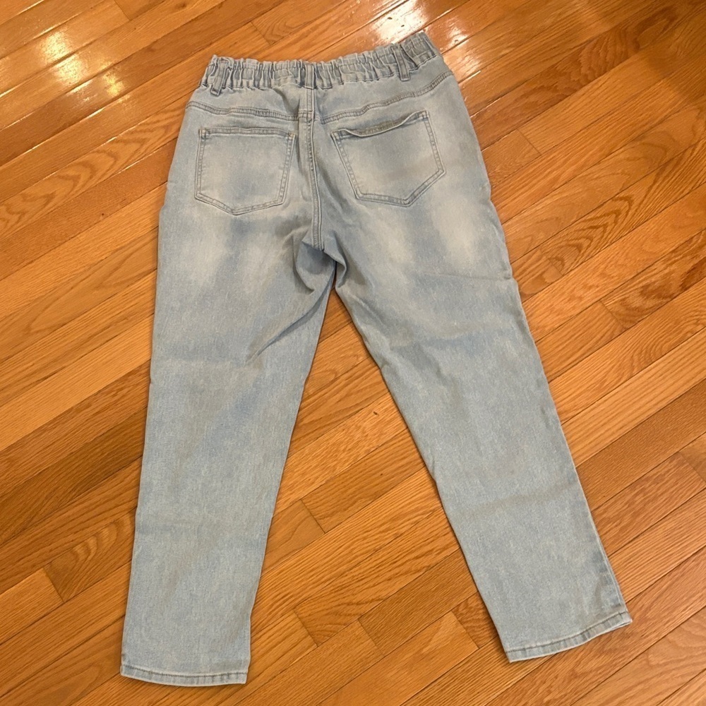 Women's Light Blue Cropped Jeans - Picture 5 of 5